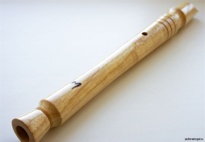 Свирель принадлежит к древнейшим деревянным духовым музыкальным инструмента